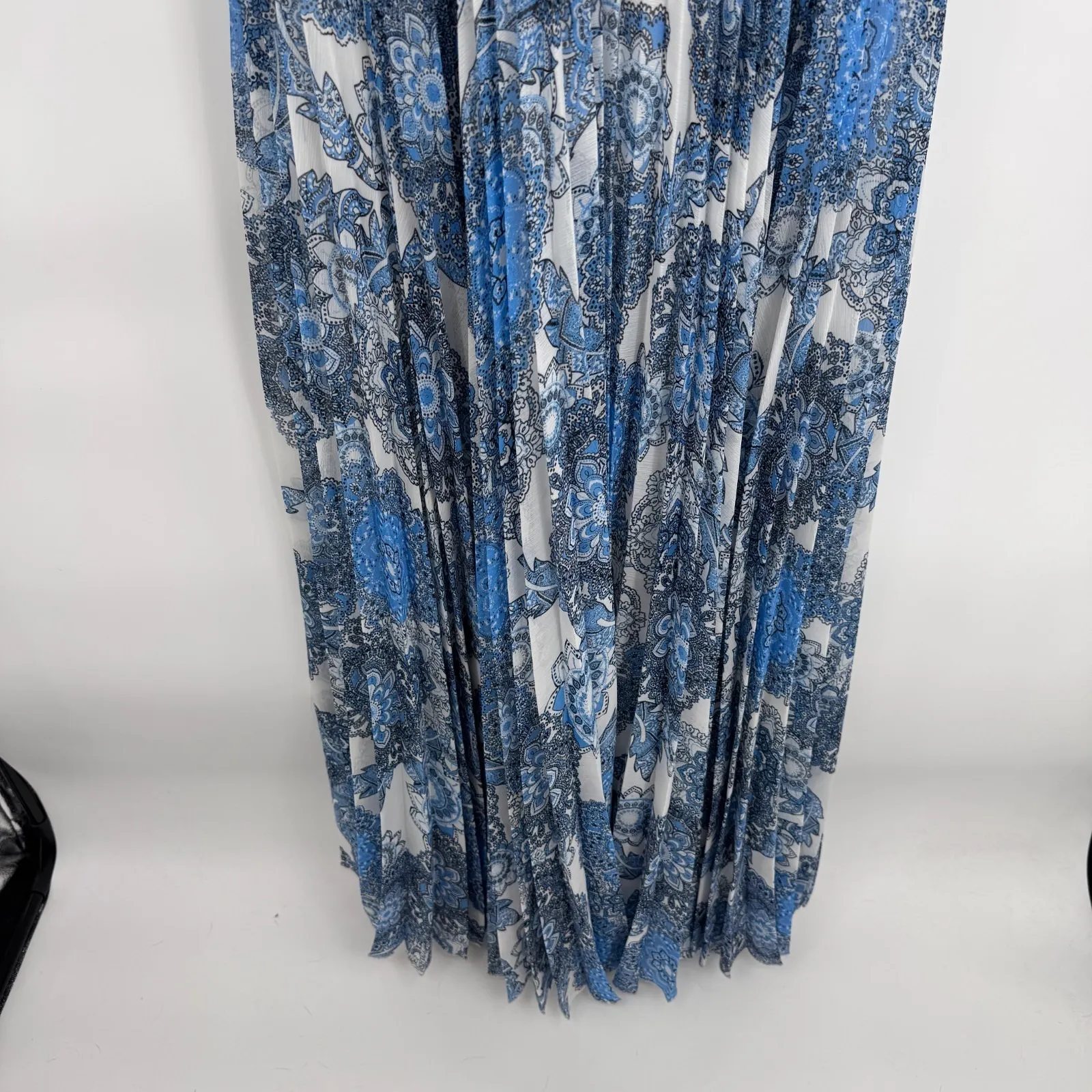 Alice + Olivia Boho Country Maxi Dress Womens 8 Blue‎ White Batik Medallion NEW - Image 4