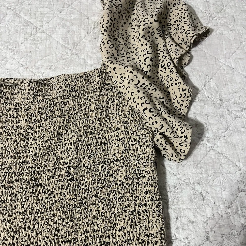Cropped Leopard Print Blouse Top - Image 3