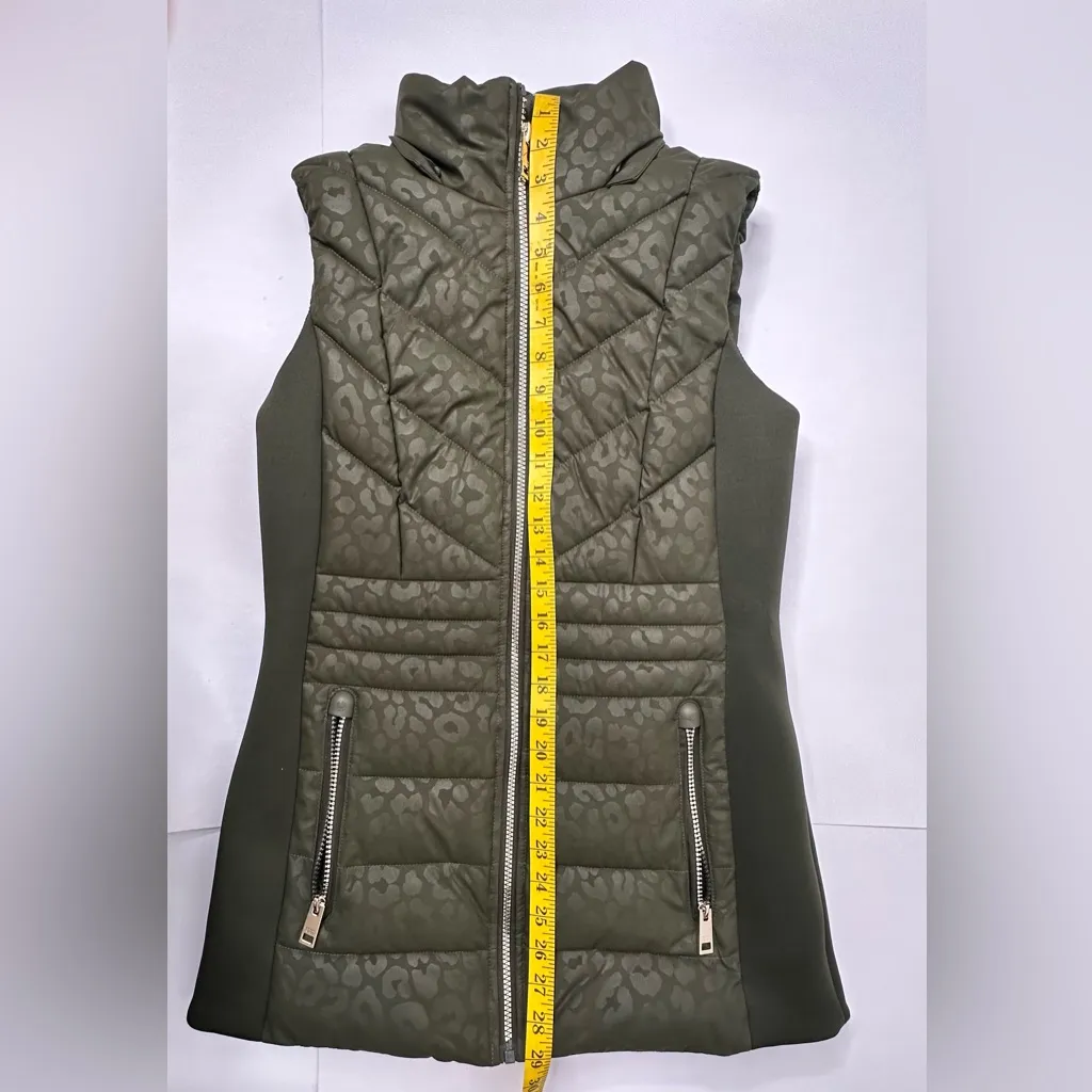 Michael Kors Women's Quilted Trim Puffer Vest Size XS Green‎ Cheetah No Hood Zip - Image 3