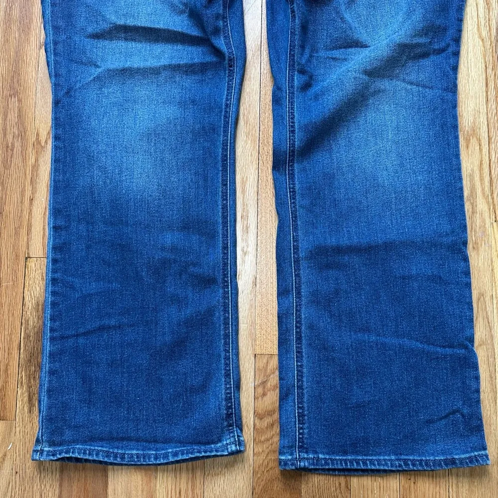 Old Navy WOW Mid Rise Bootcut Jean Medium Wash Sz 20 Regular - Image 3