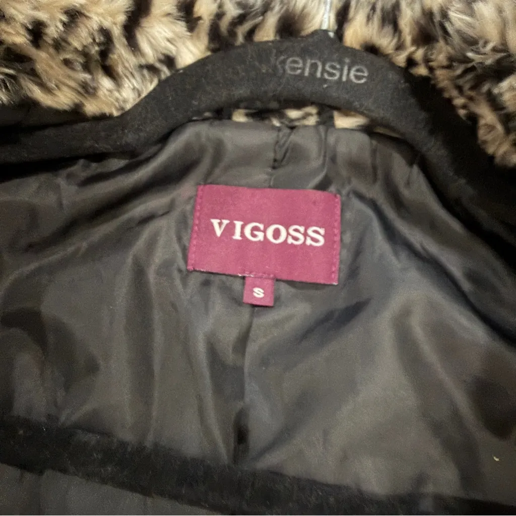 Vigoss Leopard Print Bomber Jacket faux fur size small - Image 9