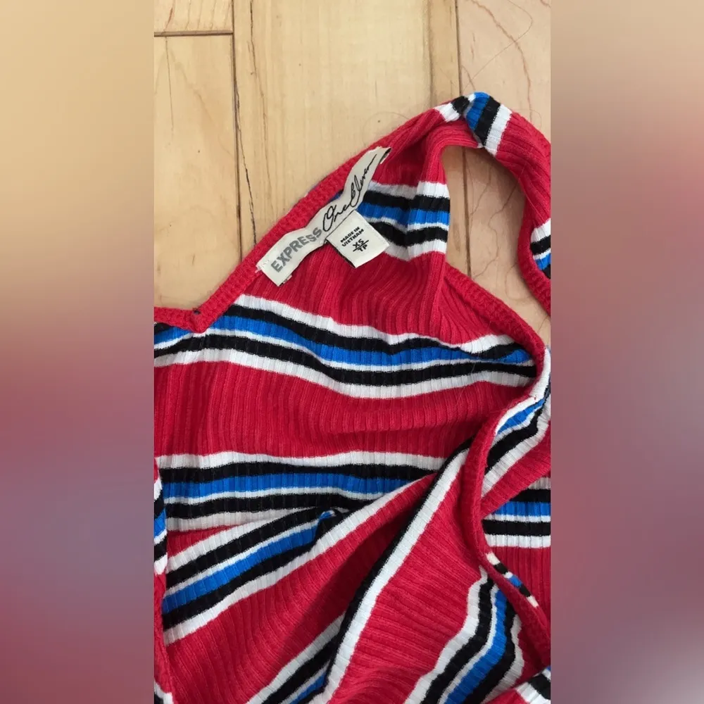 RED STRIPED DOUBLE V-NECK FITTED TANK TOP - Image 4