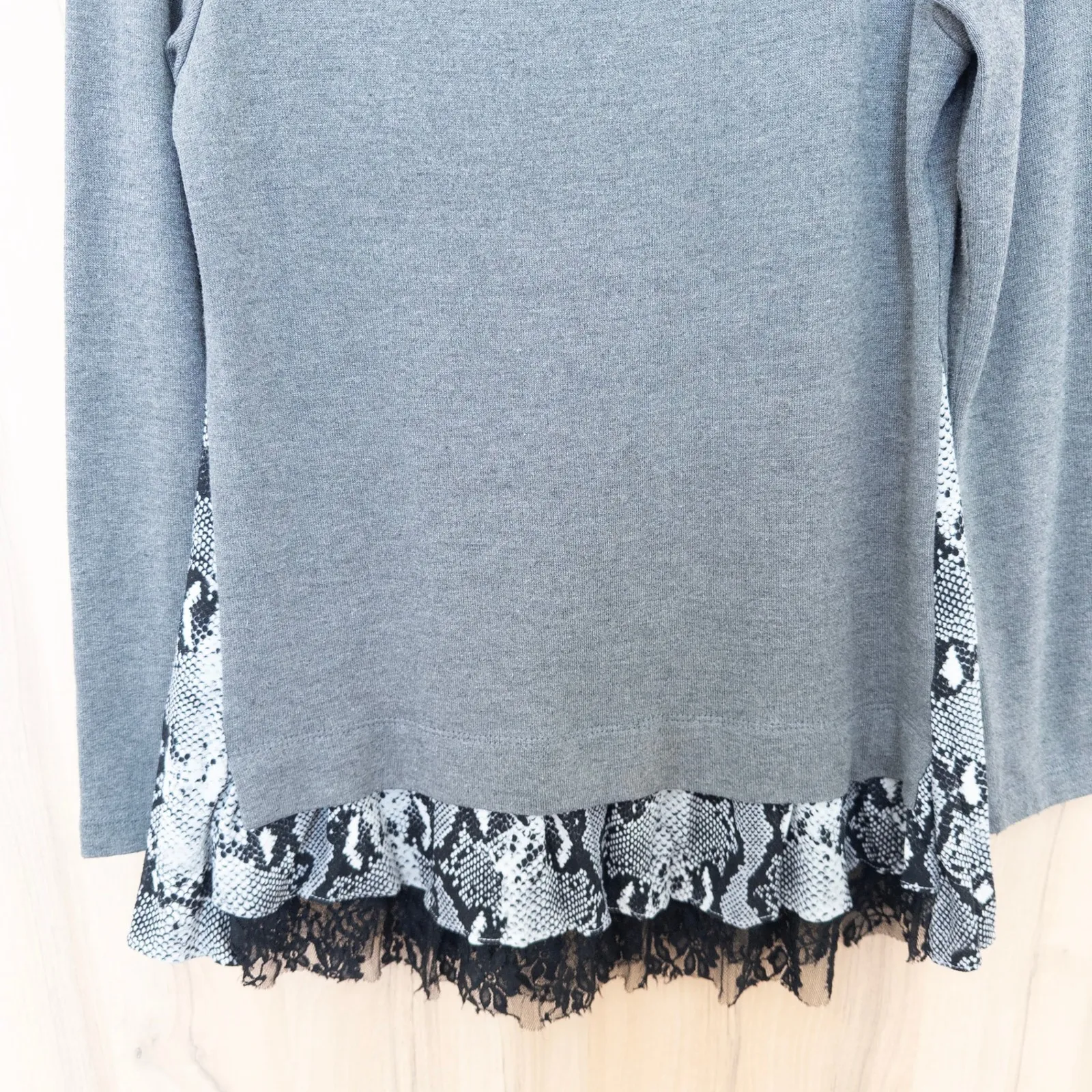 Karen Kane Womens Lace Trim Long Sleeve Top Size S Gray Office Modern Boho - Image 3