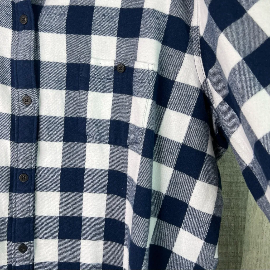 The Vermont Country Store XL Long Sleeve Blue & White Check Button Front Shirt - Image 4