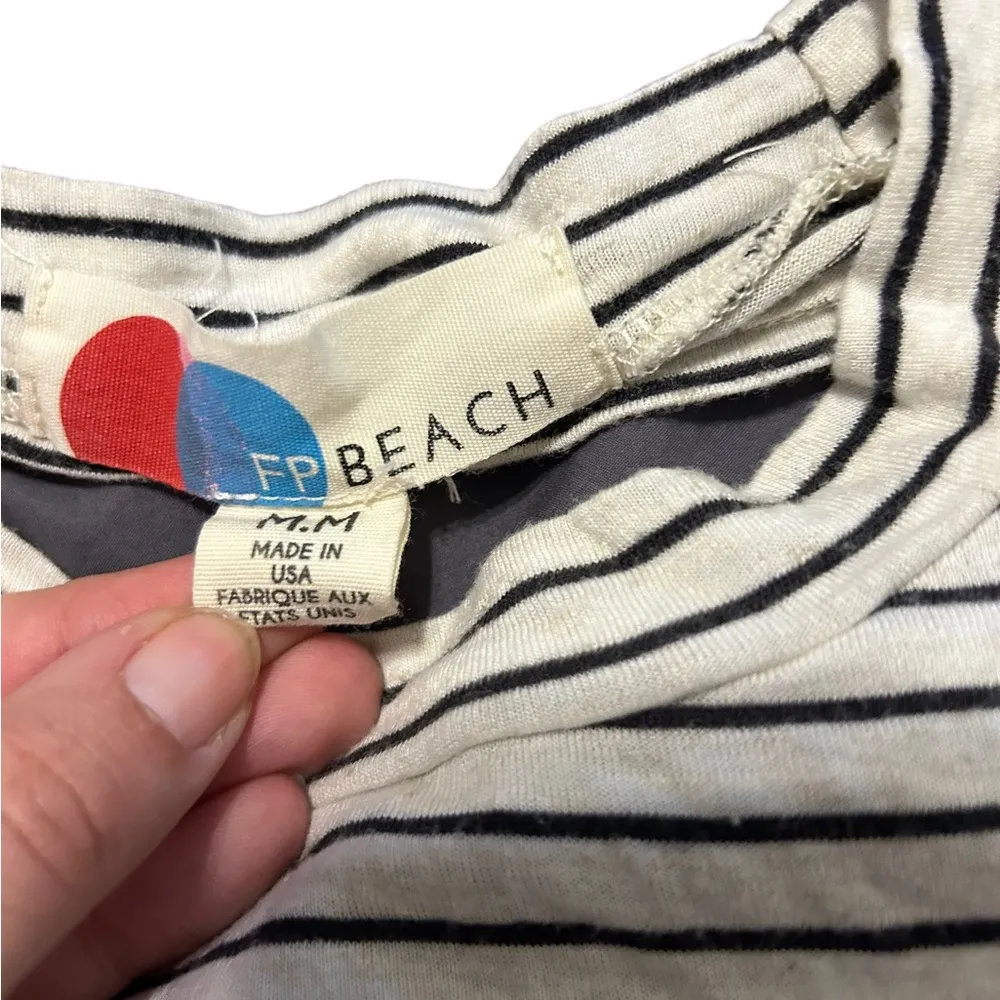 Fp beach black and white striped tunic open back size medium - Image 3