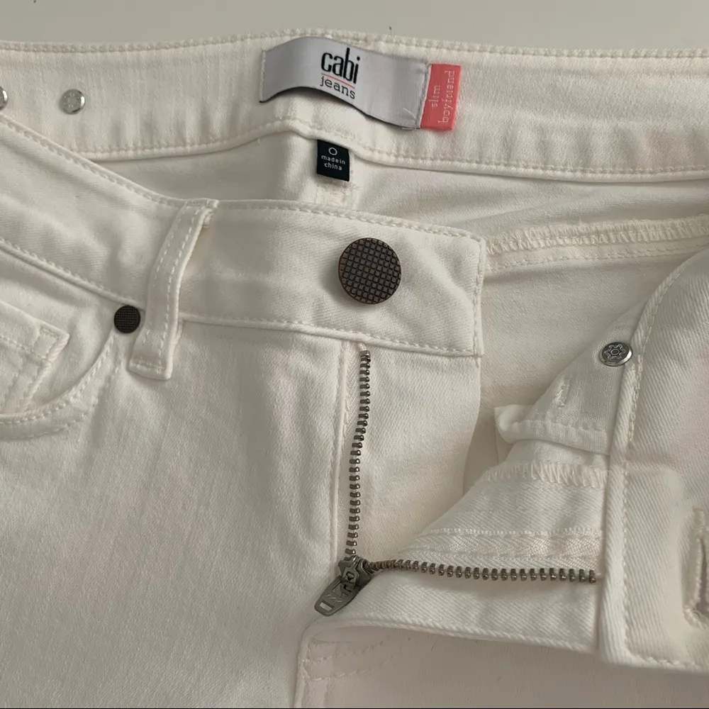 EUC CAbi Slim Boyfriend Floral Embroidery Jeans Style 5490 Size 0 - Image 3