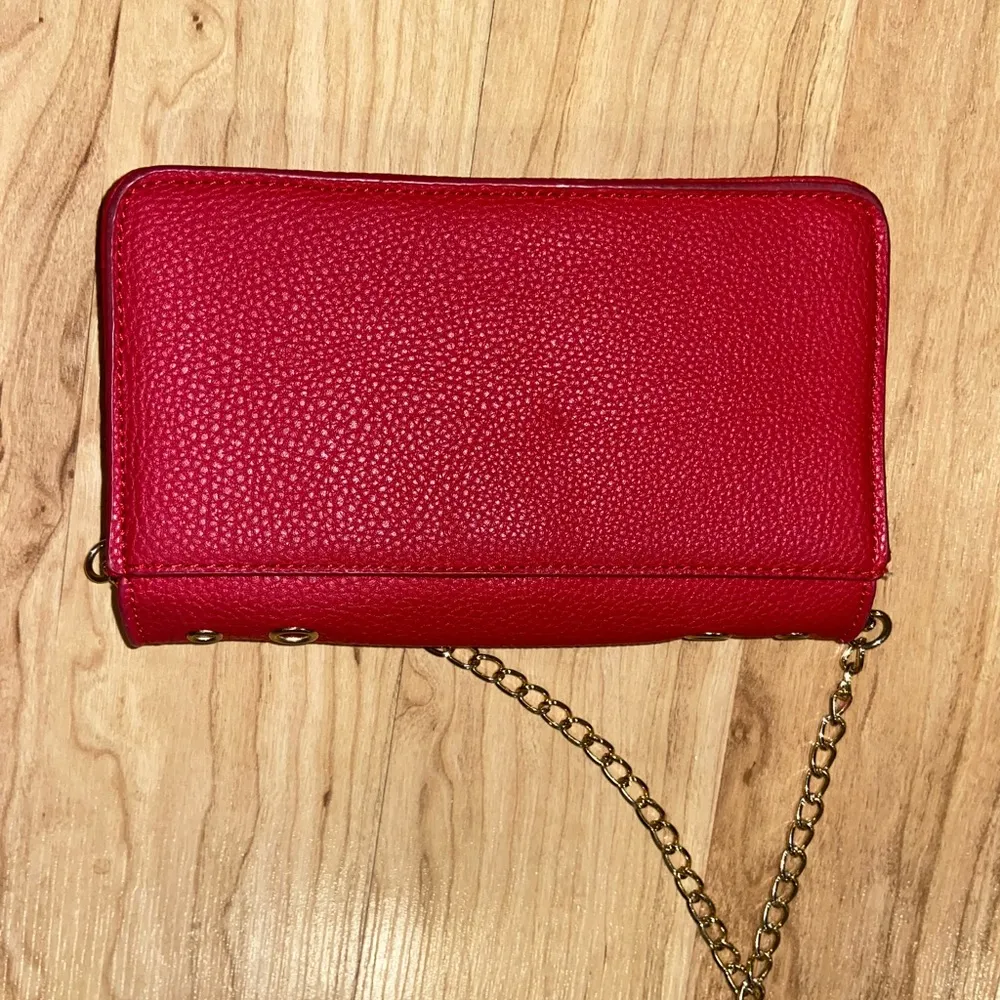 Bebe red crossbody purse - good condition just one little blemish on the corner - Image 5