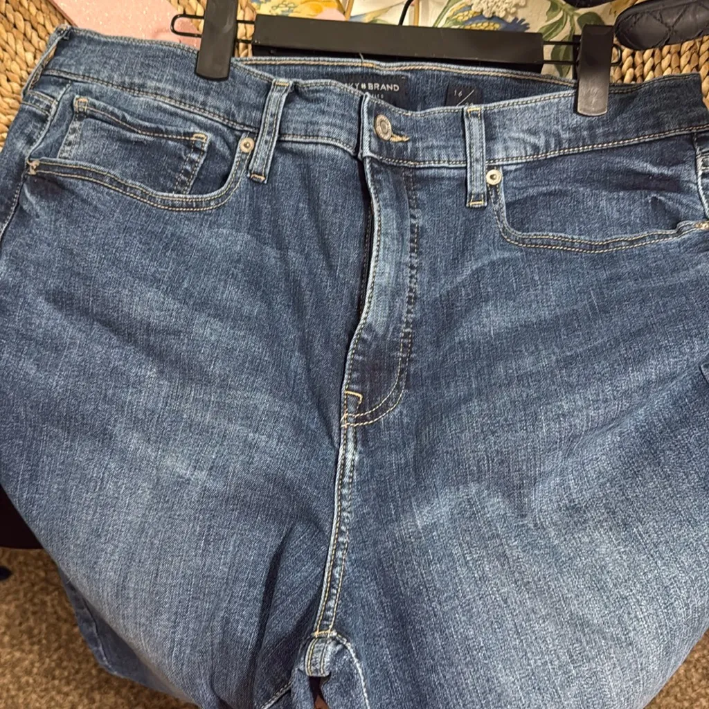 Lucky Brand High Rise Flare Stevie woman jean size 16 inseam 33” slight stretch - Image 3