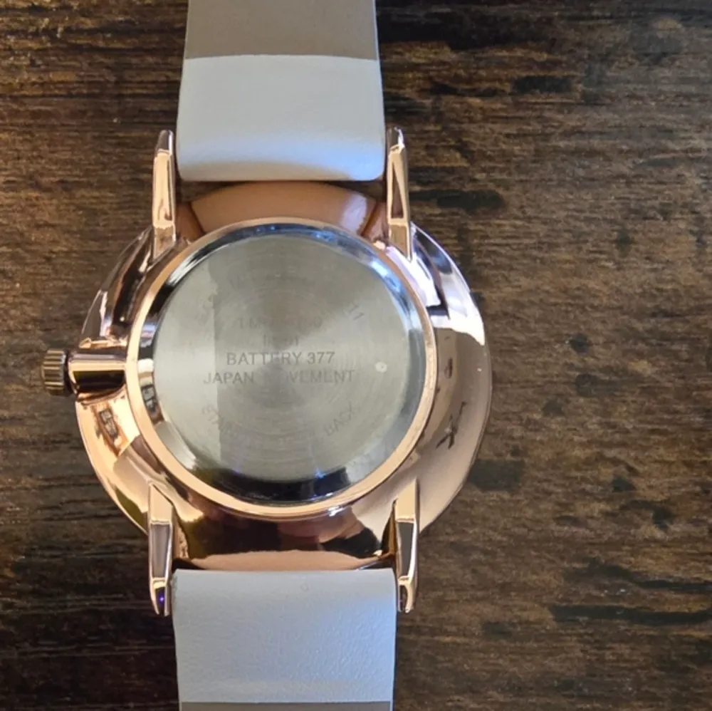 None Womens White Strap‎ Fashion Watch - Image 3