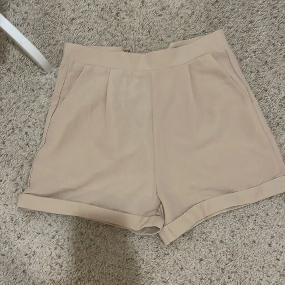 Tan short sleeve matching set size small nwot #29 - Image 6