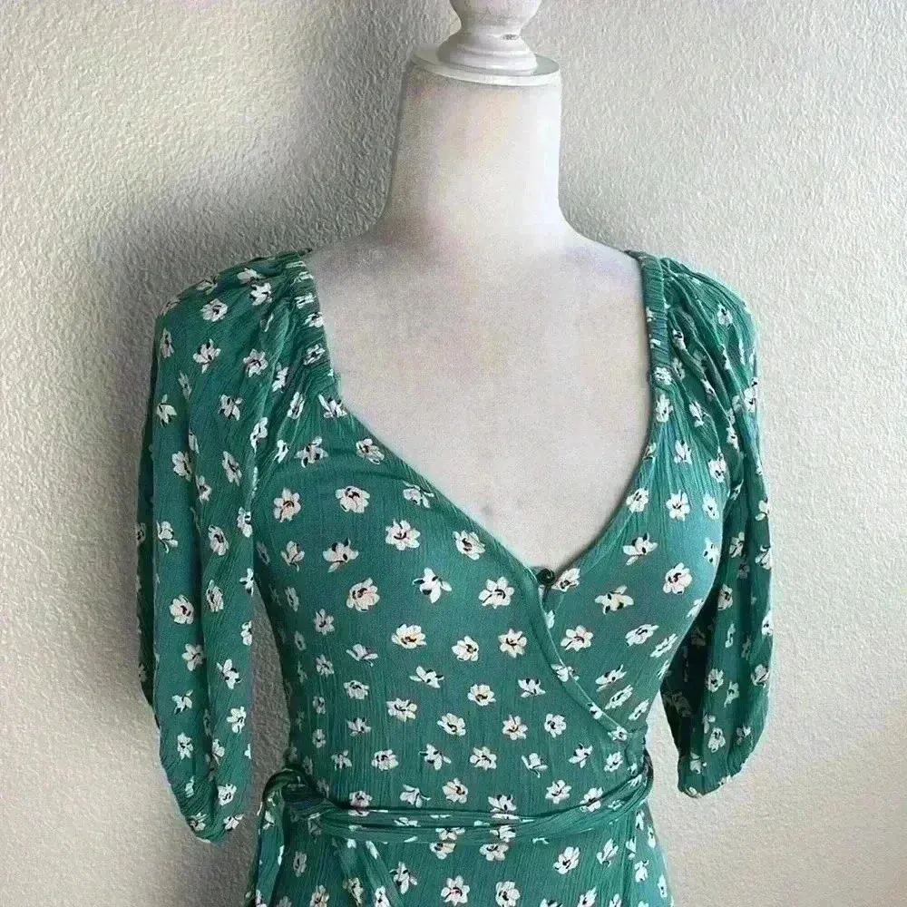 Billabong - Best Dressed Sage Green Floral Print Off-the-Shoulder‎ Wrap Dress - Image 5