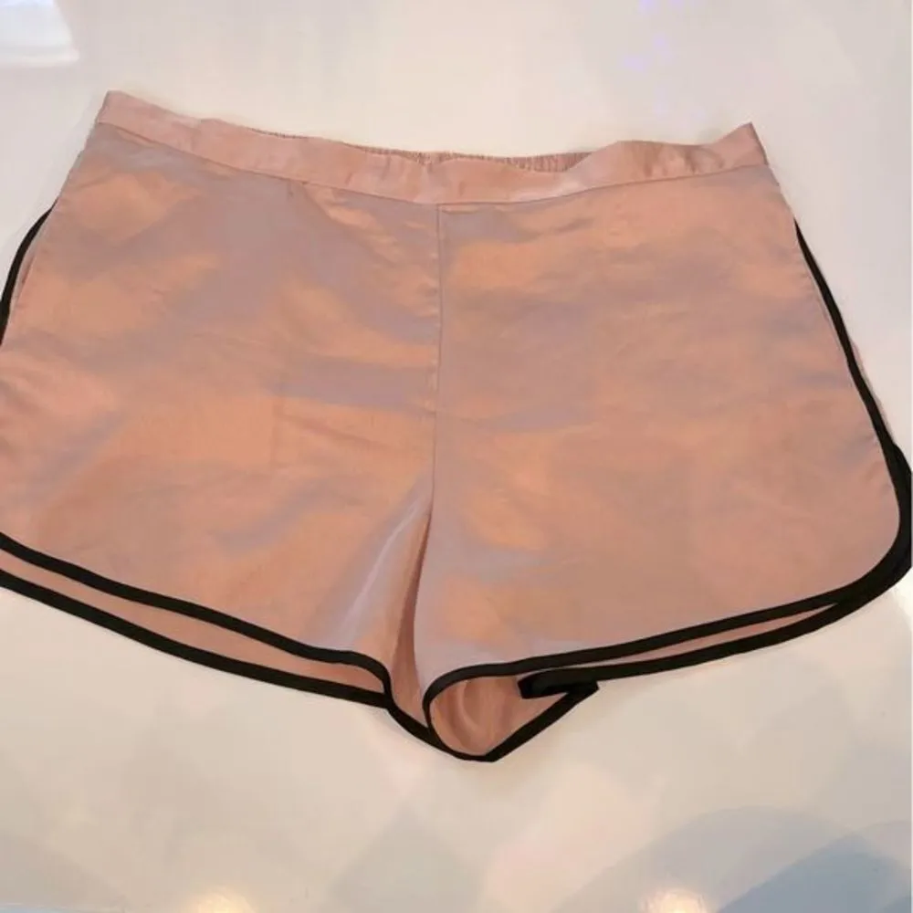 NWOT ETAM “LUANA” SATIN PJ SHORTS BLUSH/BLACK SIZE LARGE Tan - Image 8