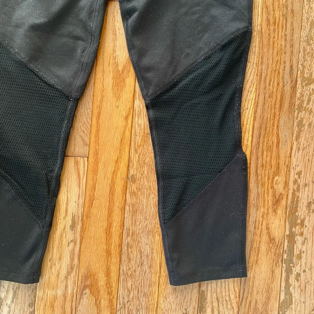 black capri athletic leggings - Image 3