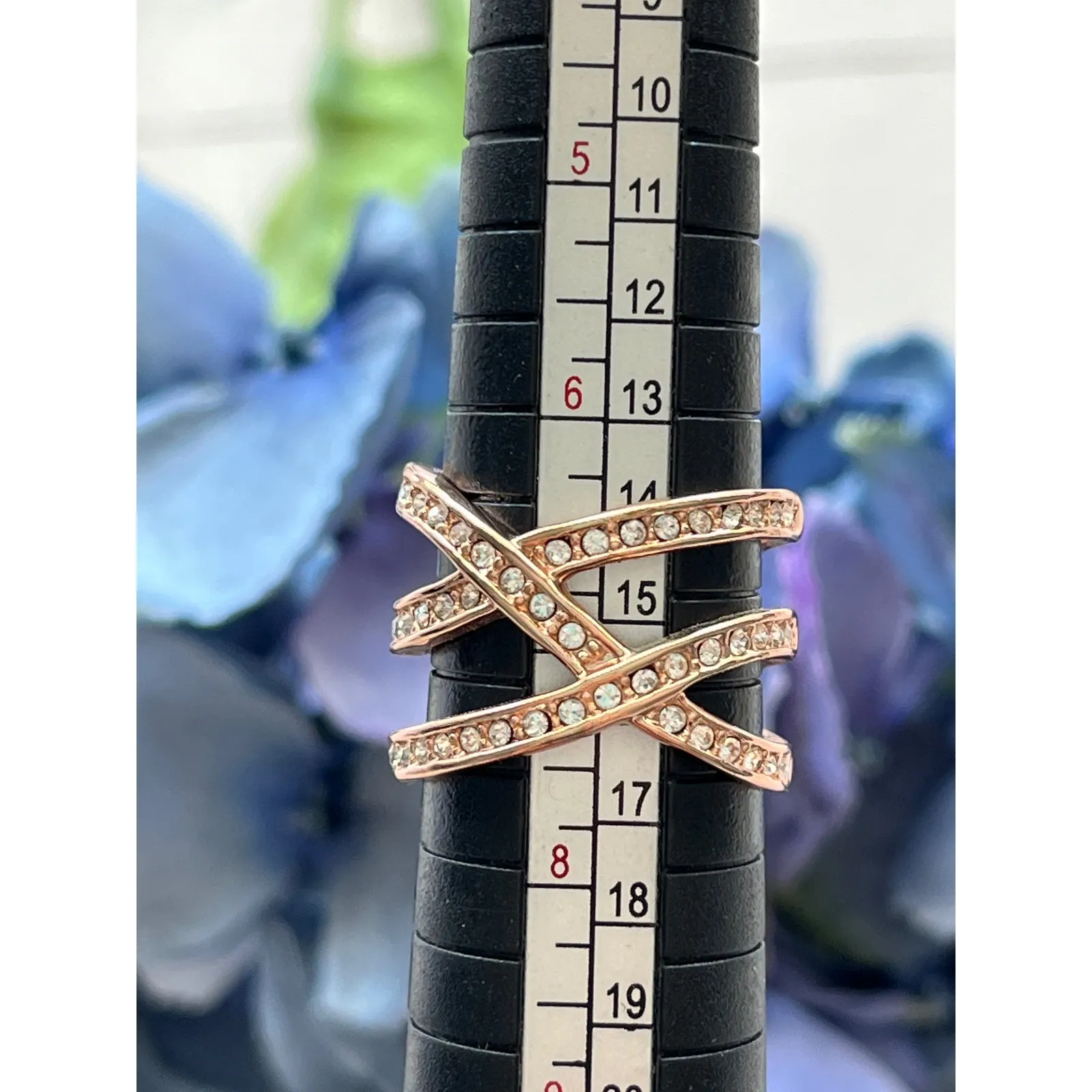 Rose Gold Criss Cross Ring‎ with Rhinestones Statement Band Ring Size 7 - Image 4