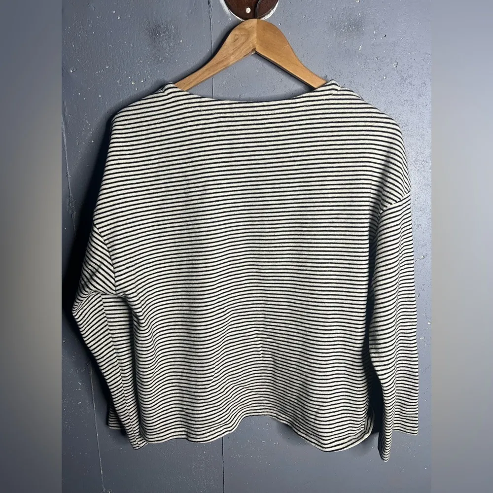 Mod Ref  stripped shorts and top lounge set in size Medium. - Image 3