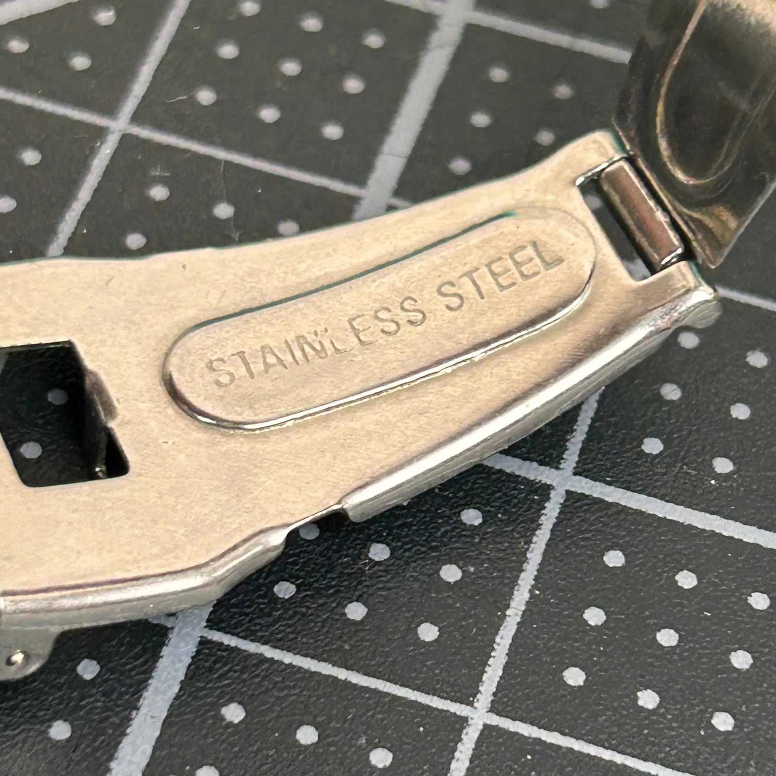 Flair Stainless Steel Wristwatch Black Dial w/Chrome Markers Tested Working - Image 6