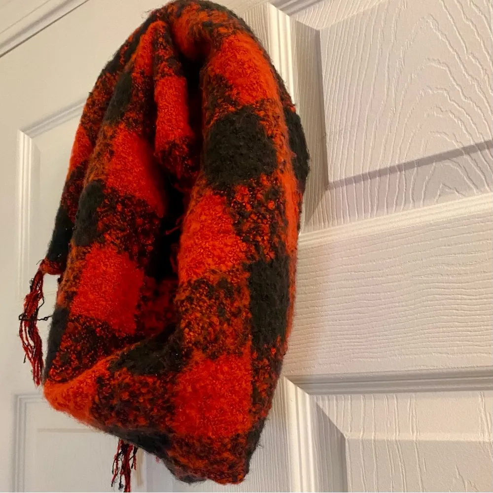 Classic Red & Black Buffalo Plaid Tassel Scarf Unisex Womens One Size - Image 3