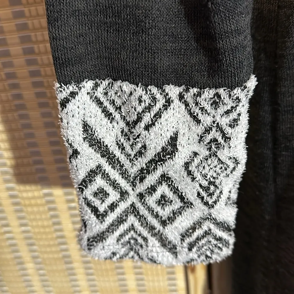 Bellamie Dark Gray Tunic Length Sweater Geometric Print Cowl Neck & Cuffs XL - Image 9