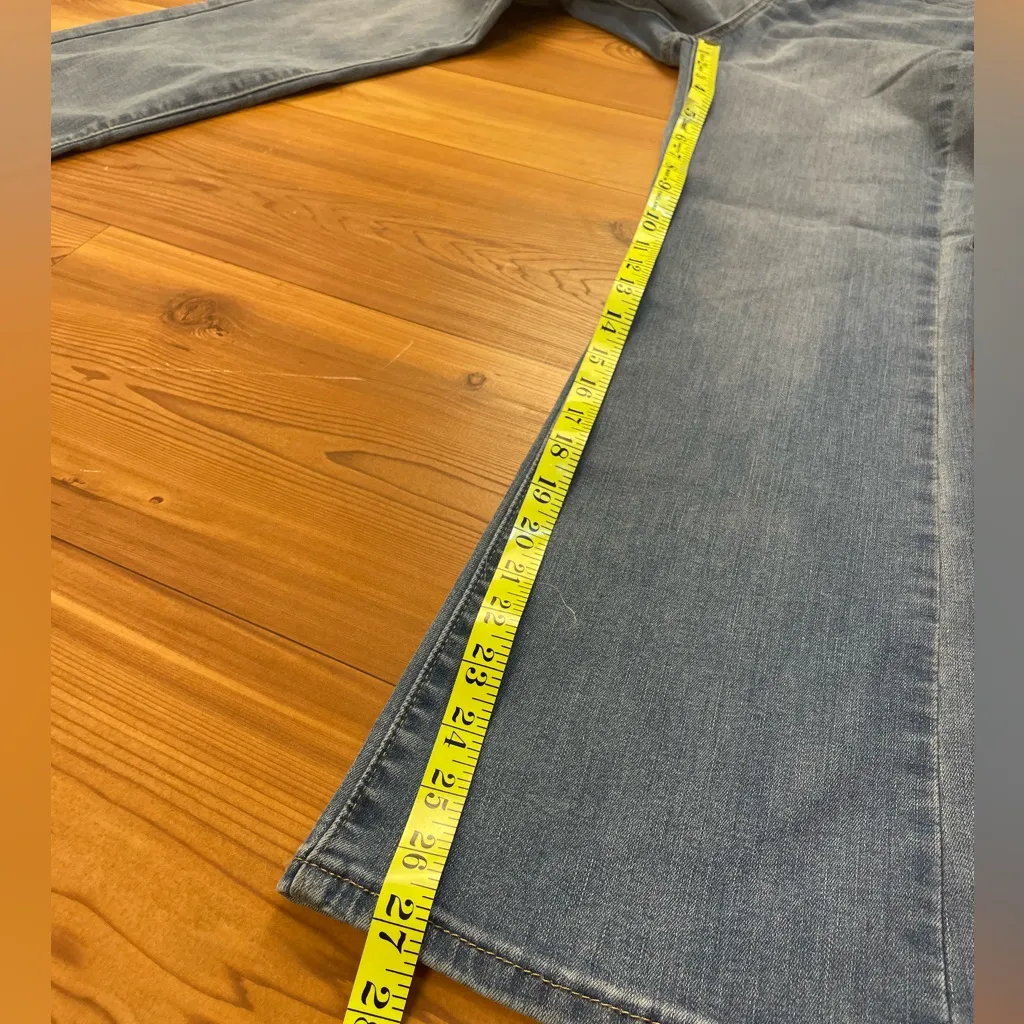 Denizen Levi’s Ultra High Rise Crop Flare Light Medium Wash Zip Fly size 2 - Image 8