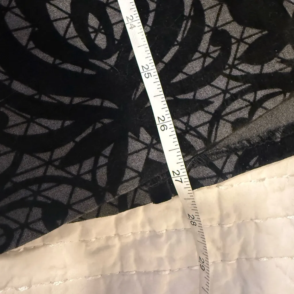 East 5th Black Gray Abstract Midi Skirt Size 10 Side Zipper - Image 4