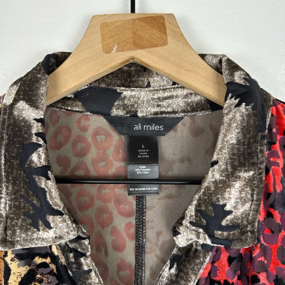 Ali Miles Artsy Leopard Print Velvet Burnout Muliticolor Button Up Blouse Sz L Black Size L - Image 4
