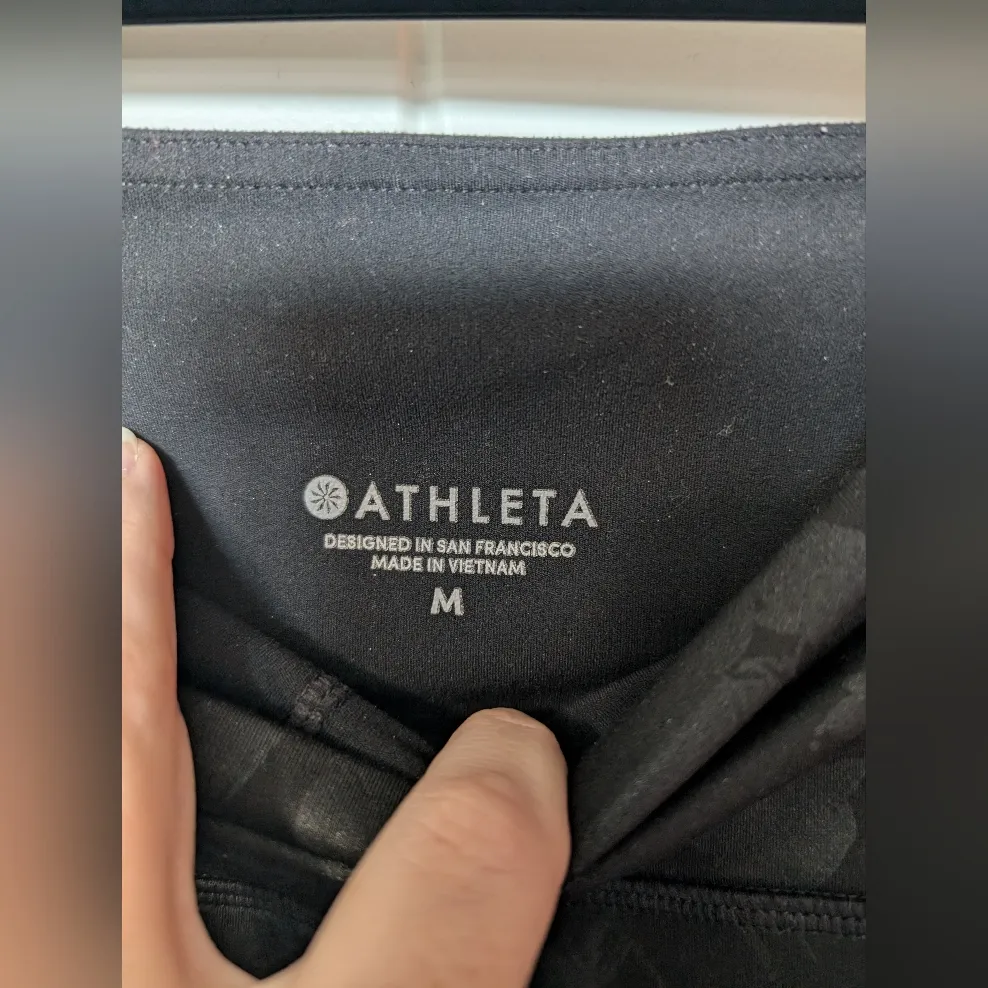 ATHLETA Leggings Medium Black Flowers Satin Sheen - Image 3