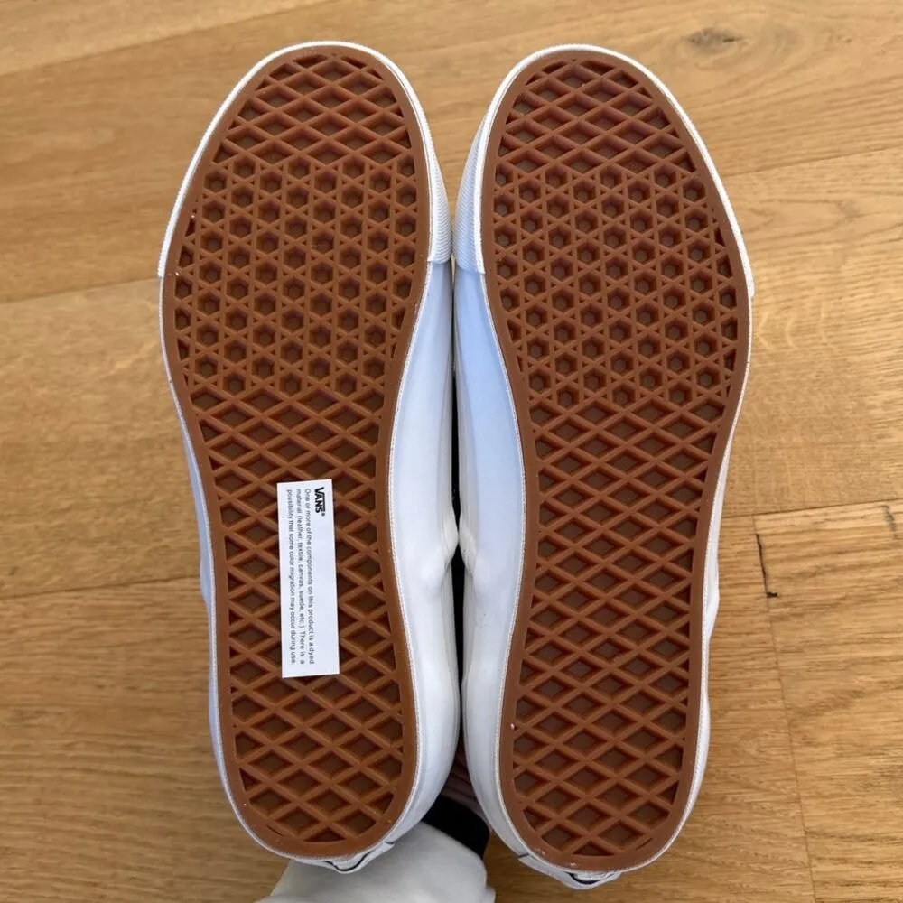 VANS - Skate Slip On Skate Shoes in Navy Blue & White - Image 4