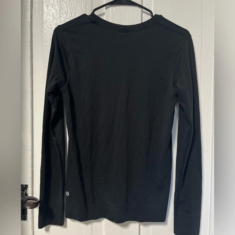 Rare Lululemon Breeze by long sleeve Lululemon across chest black size 4 - Image 5