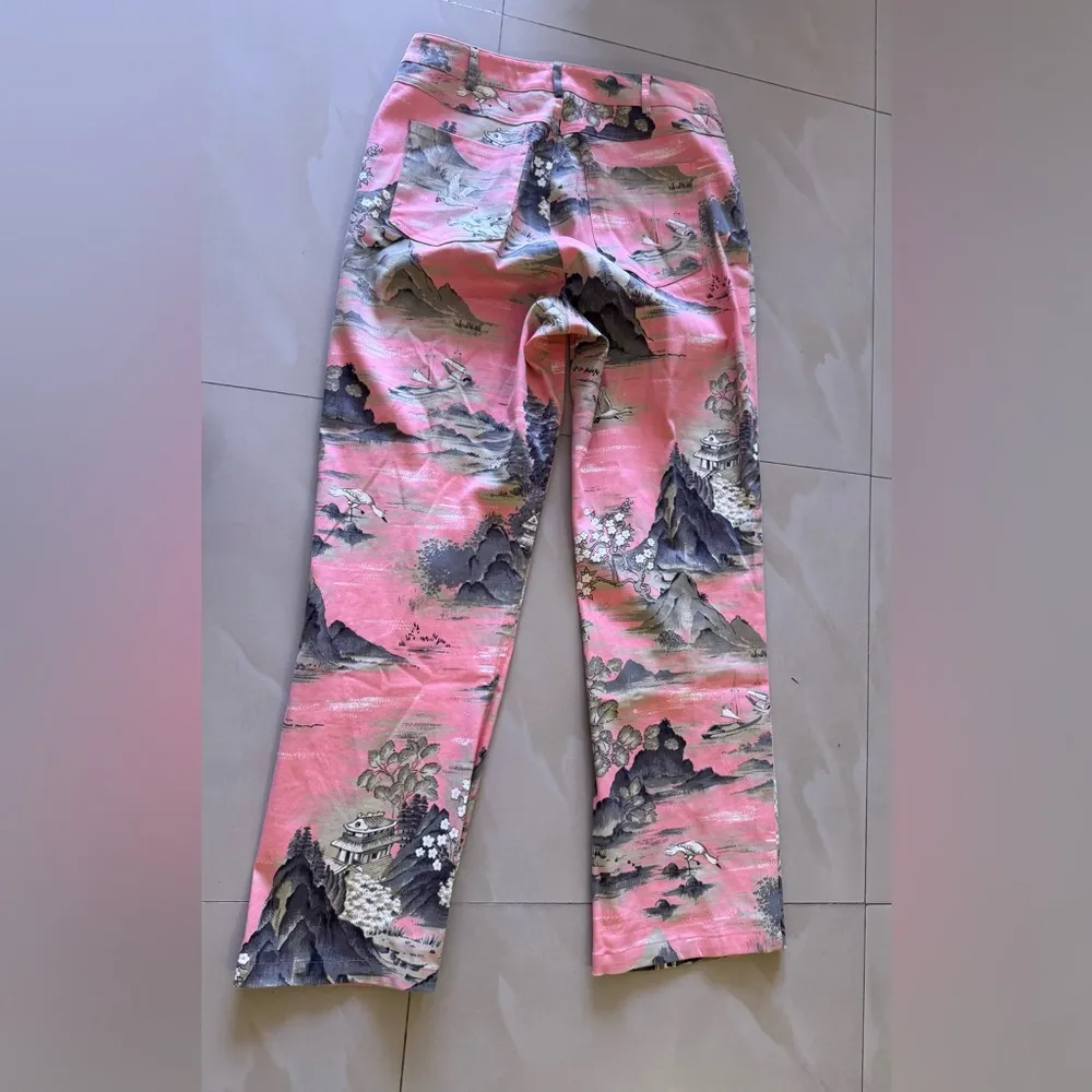 Pink Scenic Print Trousers size 8 zipper stamped floral pink pants pockets - Image 6