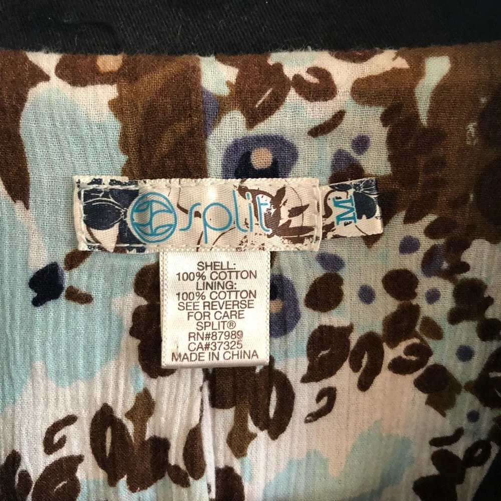 Split Black Button Down Jacket with 3/4 sleeves size M - Image 5