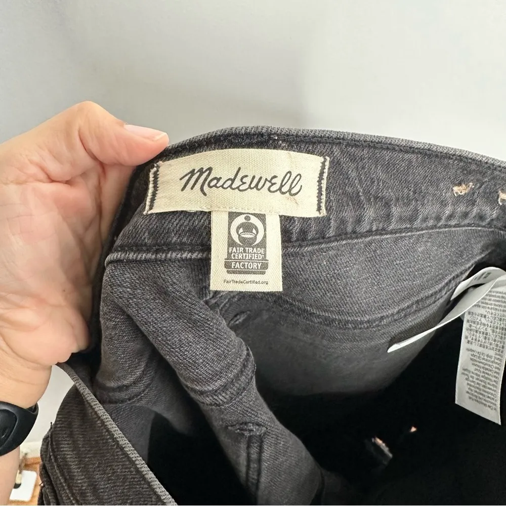 Madewell The Petite Ripped Mid-Rise Perfect Vintage Straight Jean in Black - Image 7