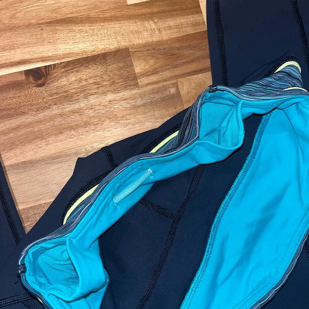 Lululemon Reflective Leggings 25” Size 6 - Image 8