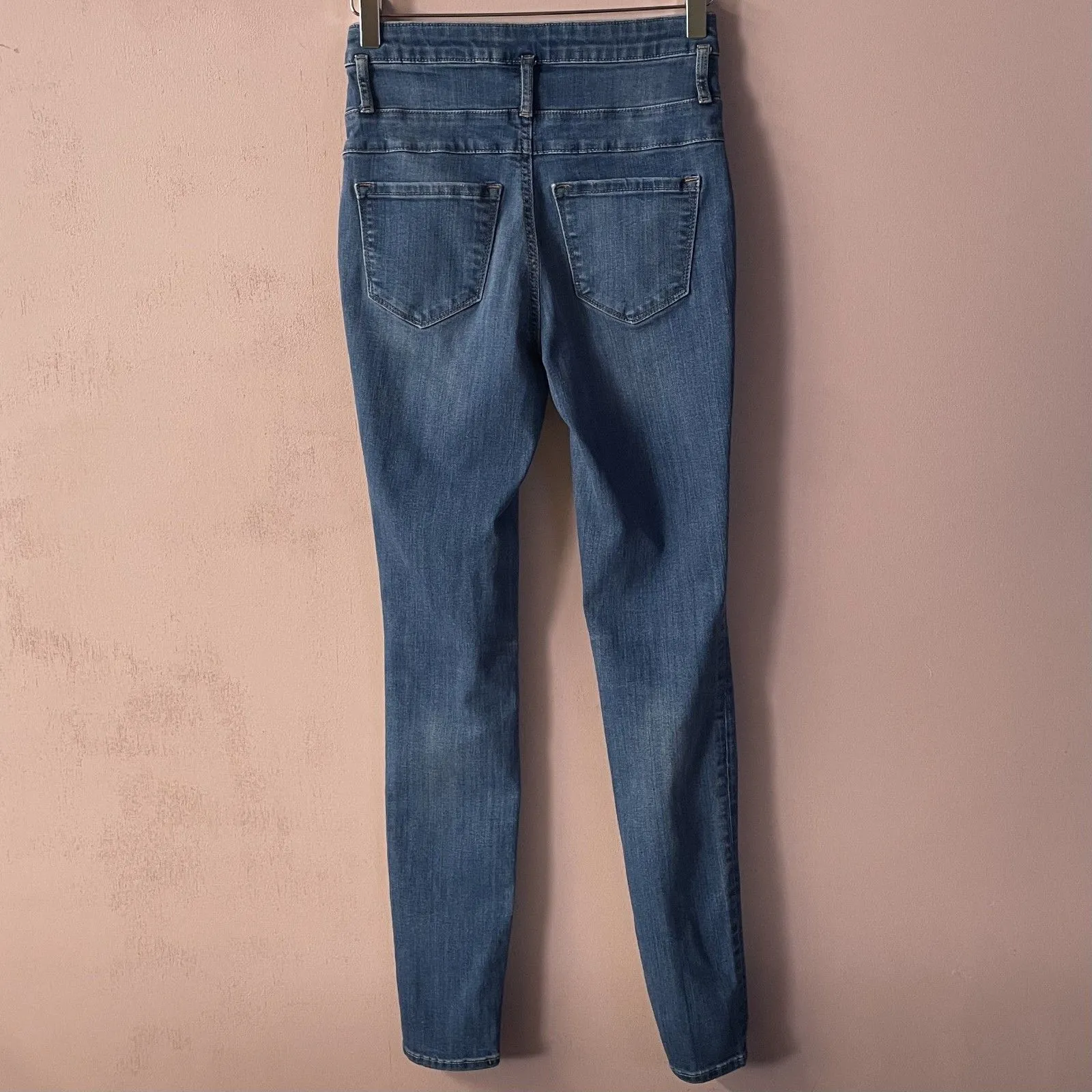 Charlotte Russe Medium Wash Blue 3-Button High Rise Jeans Size 2 EUC - Image 6