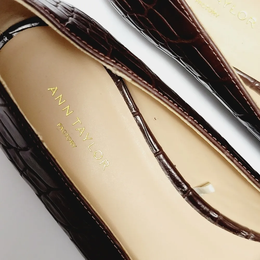 Ann Taylor Factory brown croco pointed toe flats size 6 - Image 3
