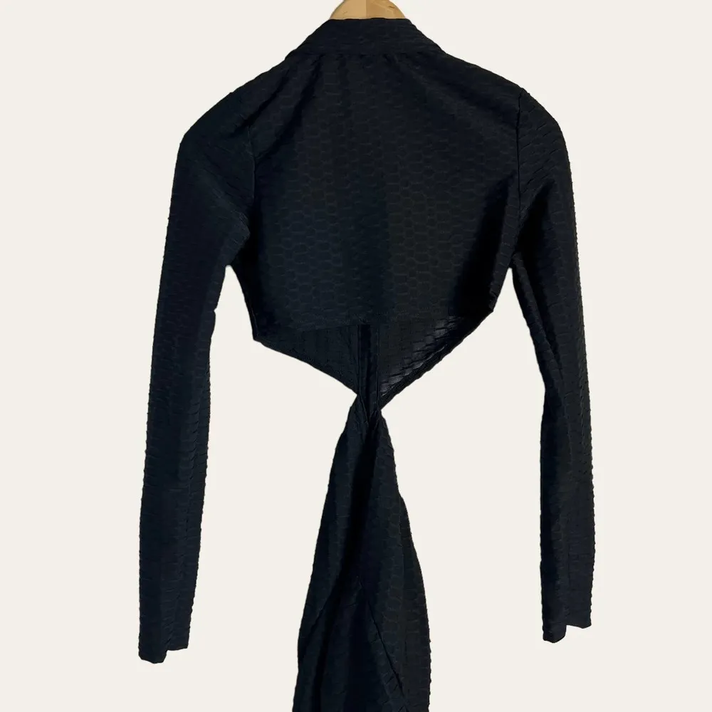 PrettyLittleThing Black Textured Cut Out Waist Midi Shirt Dress Size 2 - Image 3