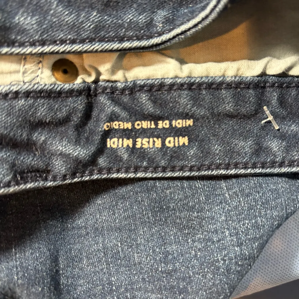 Universal Thread Women's Jean Shorts - Dark Wash - Image 8