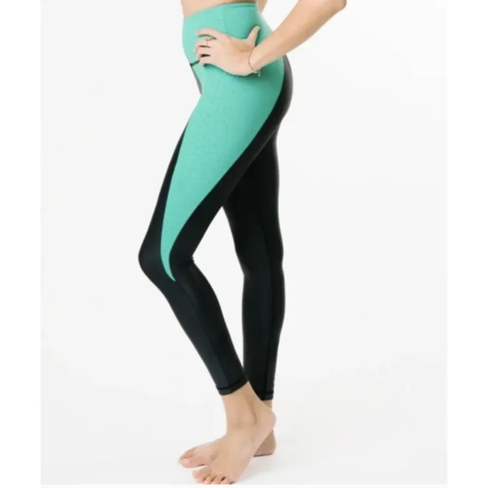 Zyia Active Jade River Stone Metallic Light n Tight
High Rise 7/8 Legging - Image 3