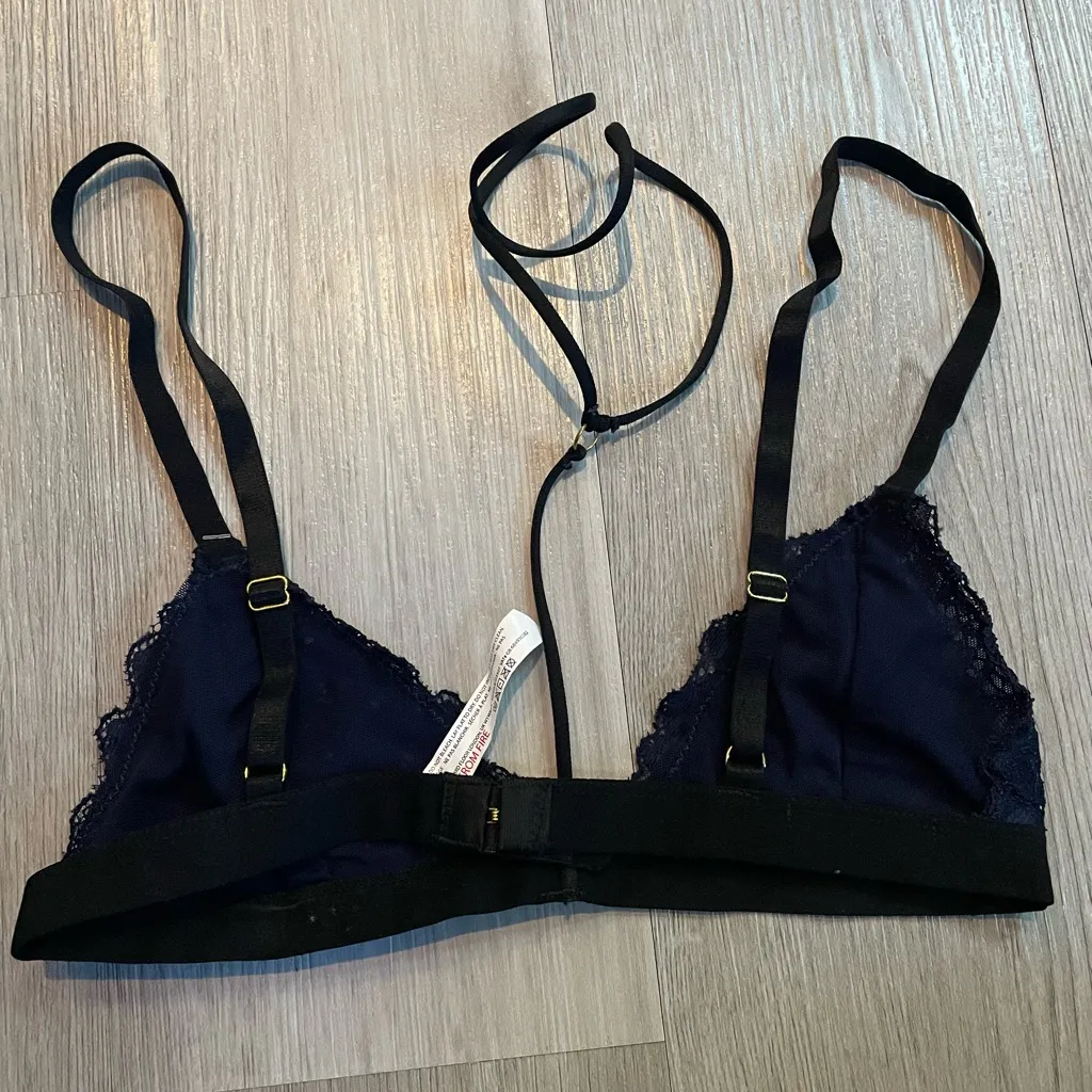 NWOT Urban Outfitters Out From Under Navy Blue Lace Choker Bralette size Small - Image 3
