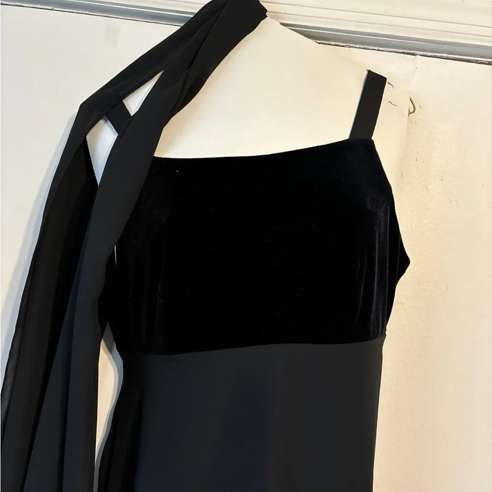 Elegant floor length gown with scarf Black Size 8 - Image 2