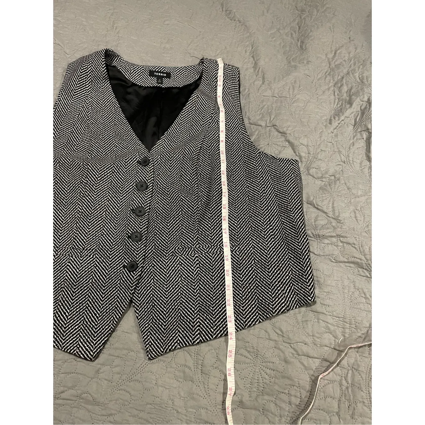 Torrid 2X Black and White Luxe Pointe Vest Women’s Classy - Image 4