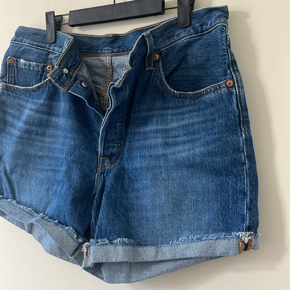 Levi’s Original Fit High-Rise 501 Dark Wash Denim Shorts Size 32 - Image 4