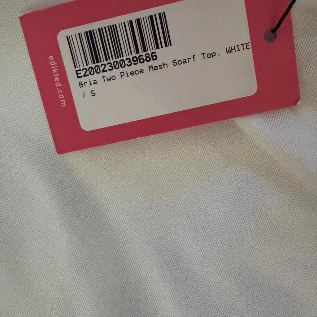 Edikted Gathered Piece Mesh Scarf Top

Does not come with scarf - Image 3