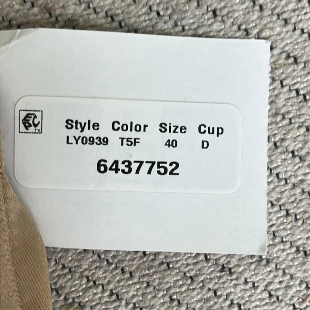 Lilyette by Bali Tailored Strapless Minimizer Bra
#LY0939, Bandeau Bra size 40D - Image 4