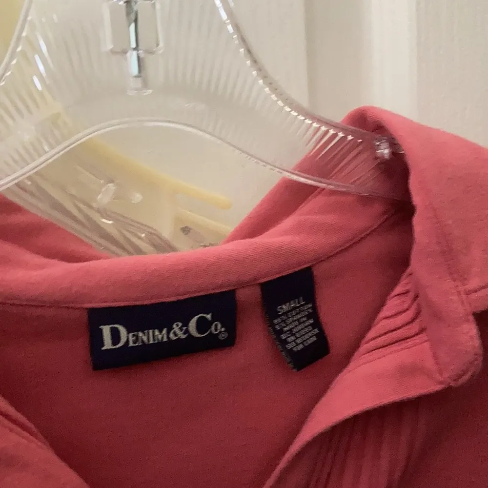 FINAL MARKDOWN Denim and company top small - Image 3