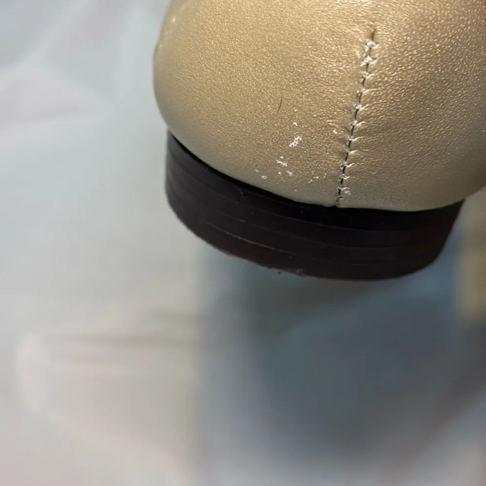 Bay Studio Philly Womens Loafers Shoes gold/cream Size 7.5 Arrow Ties NWOB Gold - Image 4