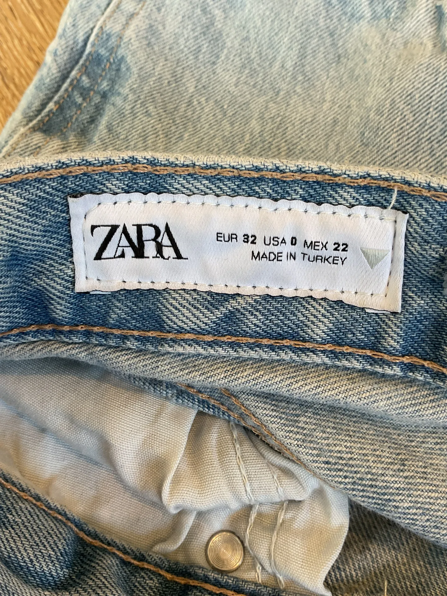 Highwasted Blue Jeans - Image 3