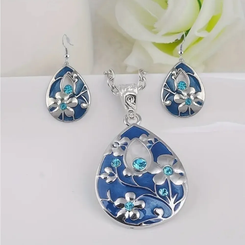 Daisy Blue Necklace and Earrings Set NWT Silver - Image 2