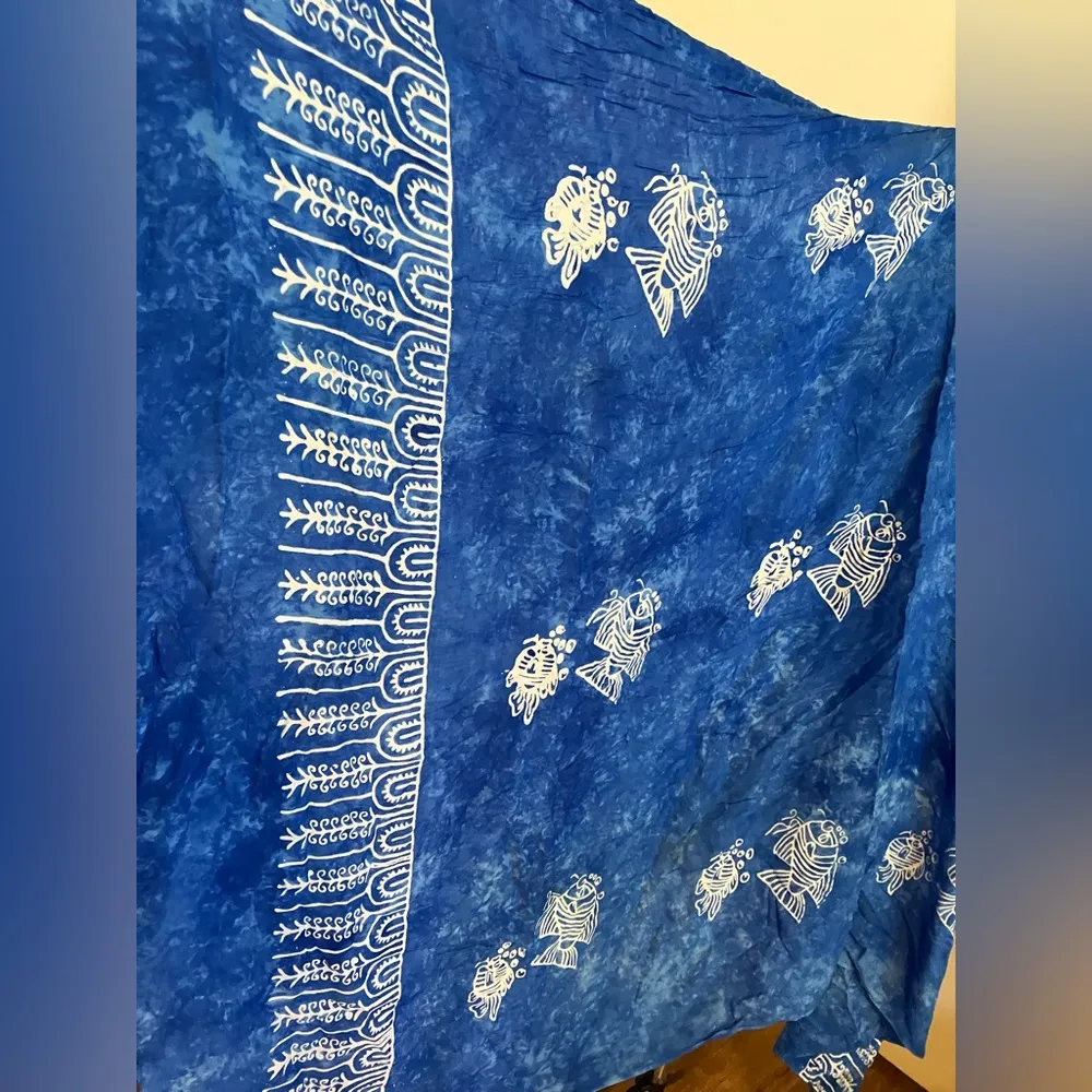 VINTAGE Blue White Fish Tropical Print Tassel Fringe Oversize Soft Scarf Wrap - Image 5