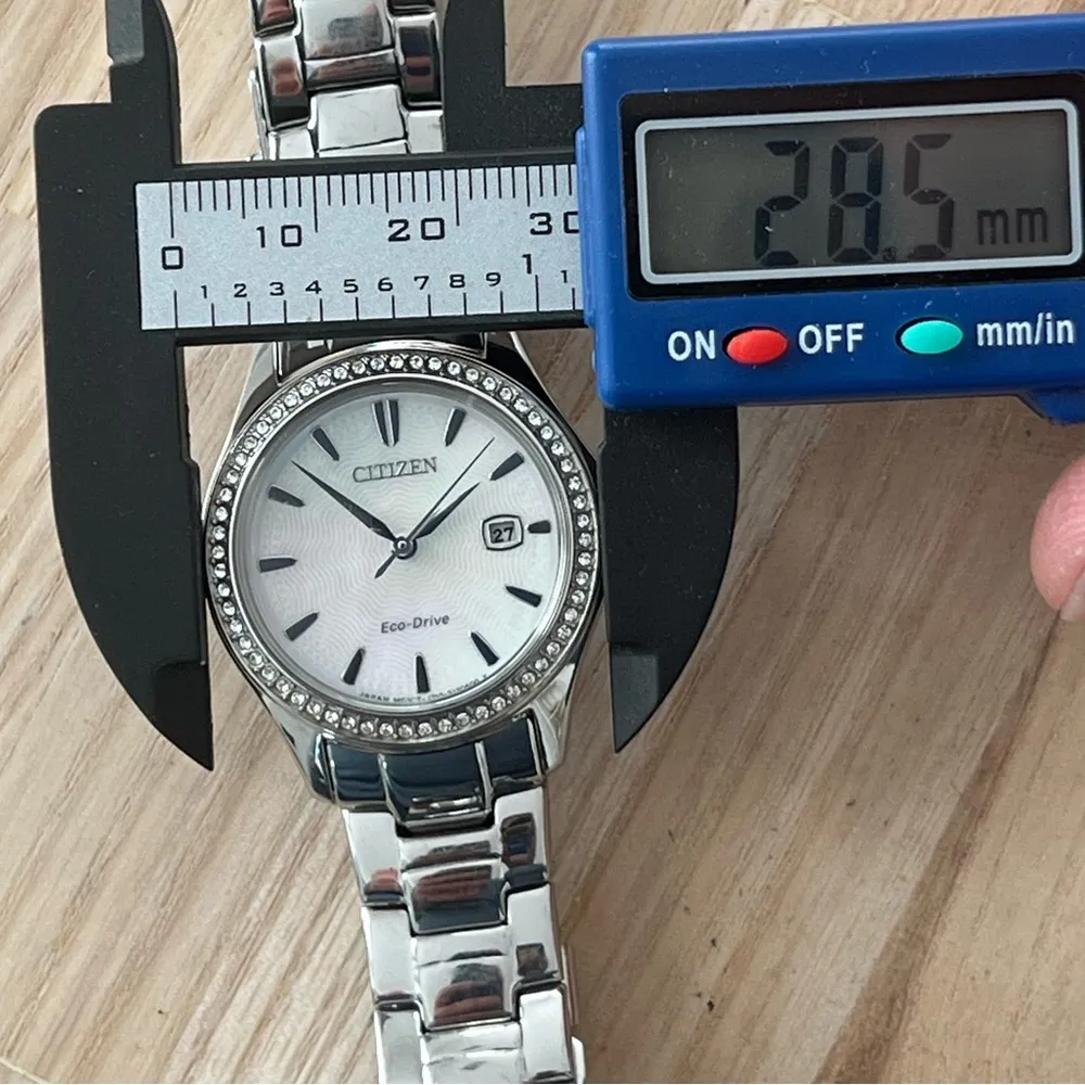 Citizen Eco-Drive Solar Crystal Ladies Watch Solar Stainless Bracelet Pearl Dial - Image 10