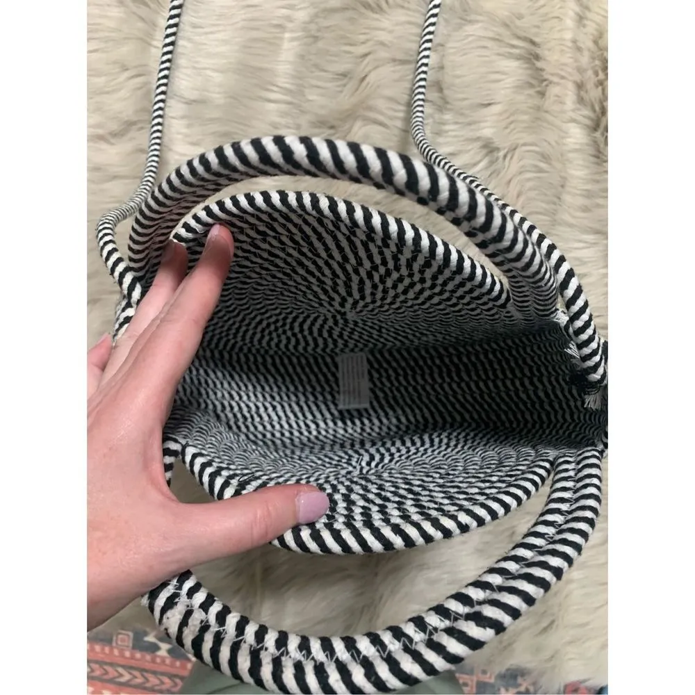 Bon Voyage Black & White Swirl Circular Crossbody Bag - Image 3